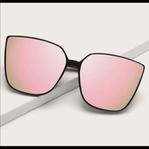 Pink cat eye sunnies